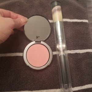 It Cosmetics blush and It Cosmetics brush in case